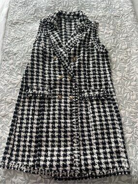 Adrianna Papell Black & White Houndstooth Tweed Sleeveless Coat Vest